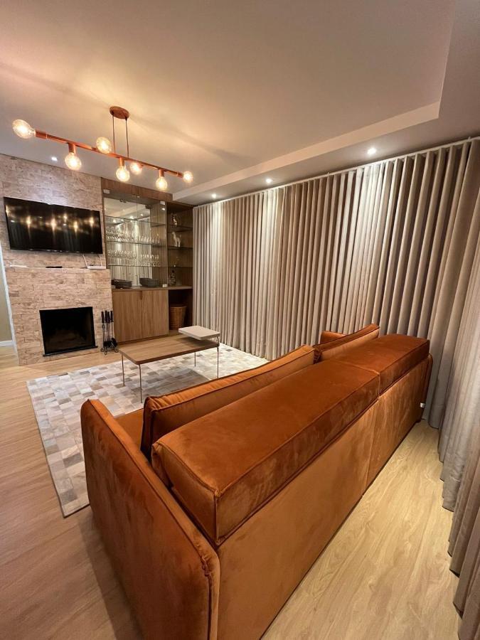 Apartamento Espetacular, 2 Suites, A 30M Da Rua Coberta กรามาโด ภายนอก รูปภาพ